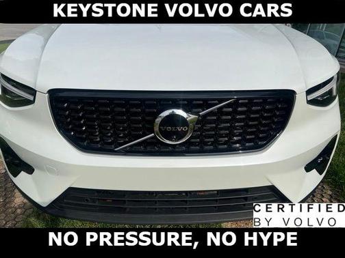 Crystal White 2026 Volvo XC40 B5 Plus