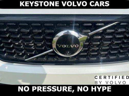 Crystal White 2026 Volvo XC40 B5 Plus