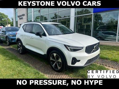 Crystal White 2026 Volvo XC40 B5 Plus