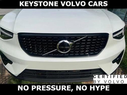 Crystal White 2026 Volvo XC40 B5 Plus