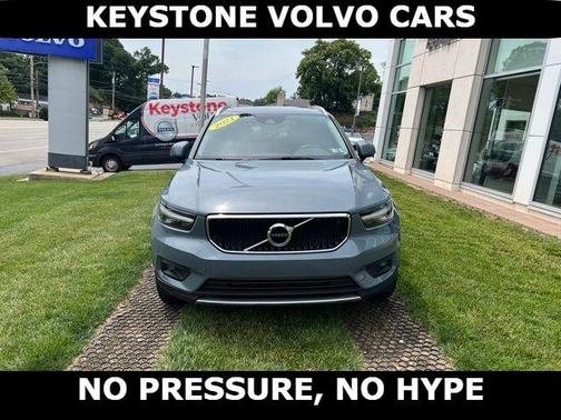 Thunder Gray 2021 Volvo XC40 T5 Momentum