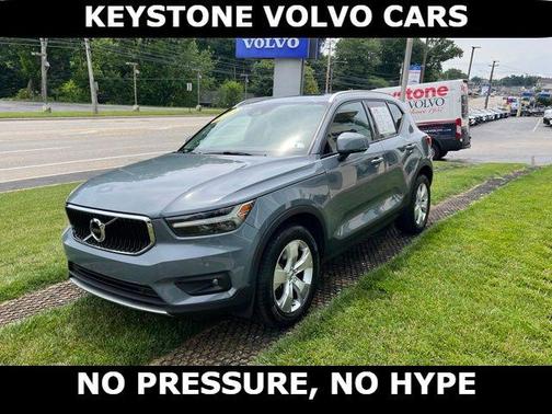 Thunder Gray 2021 Volvo XC40 T5 Momentum