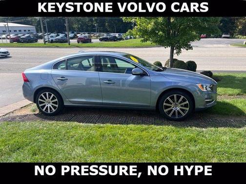 Blue 2017 Volvo S60 Inscription T5