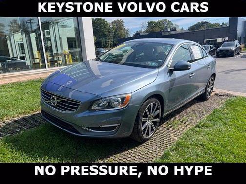 Blue 2017 Volvo S60 Inscription T5