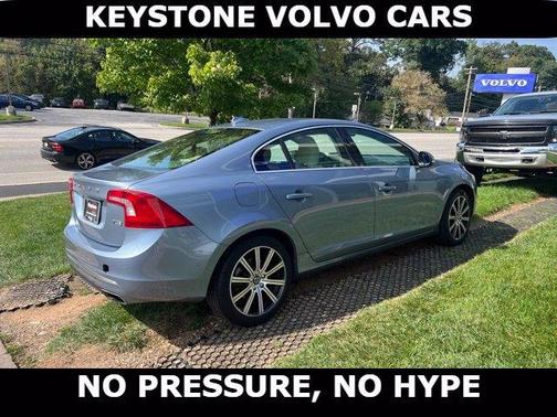 Blue 2017 Volvo S60 Inscription T5