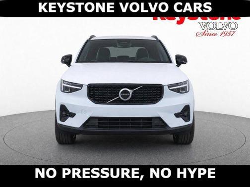 Cloud 9 White 2026 Volvo XC40 B5 Plus