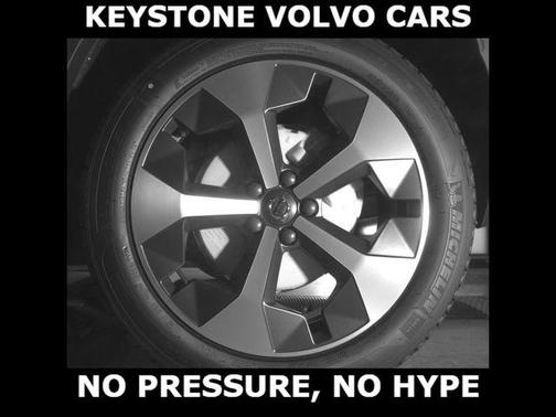 Cloud 9 White 2026 Volvo XC40 B5 Plus
