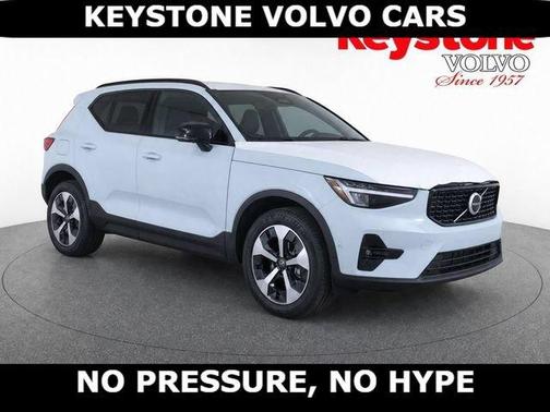 Cloud 9 White 2026 Volvo XC40 B5 Plus