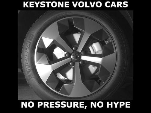 Cloud 9 White 2026 Volvo XC40 B5 Plus