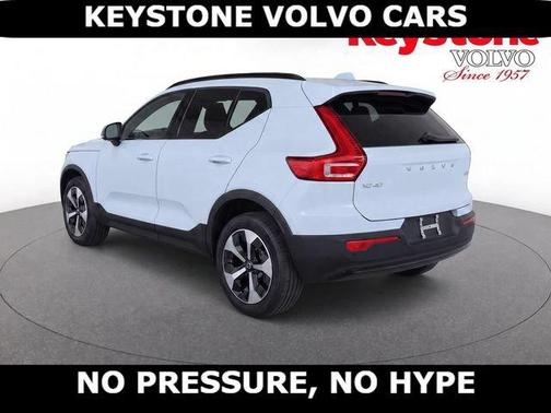Cloud 9 White 2026 Volvo XC40 B5 Plus
