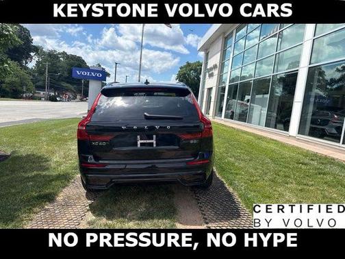 Onyx Black 2023 Volvo XC60 B5 Plus Dark Theme