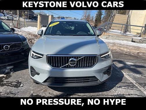 2025 Volvo XC40 Plus