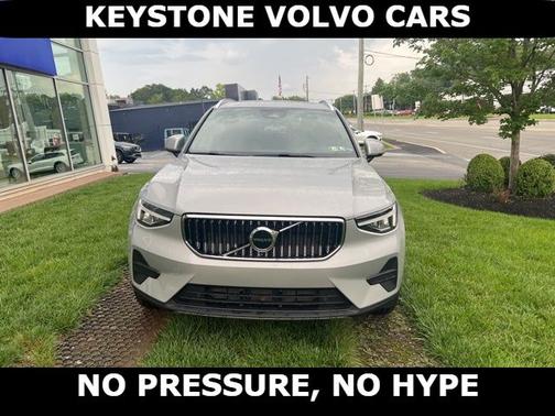 2025 Volvo XC40 B5 Core Bright Theme