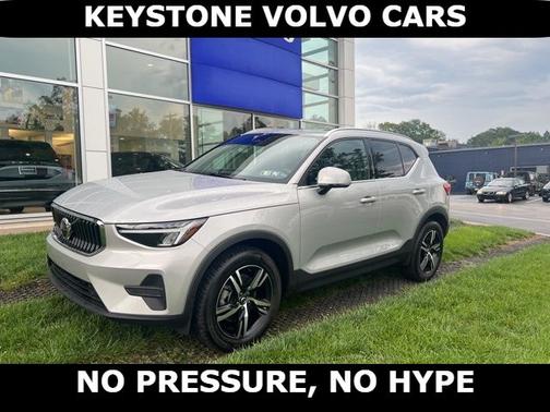 2025 Volvo XC40 B5 Core Bright Theme