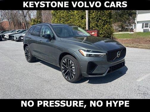 Forest Green 2026 Volvo XC60 Plug-In Hybrid T8 Ultra