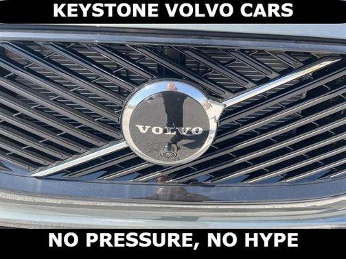 Forest Green 2026 Volvo XC60 Plug-In Hybrid T8 Ultra