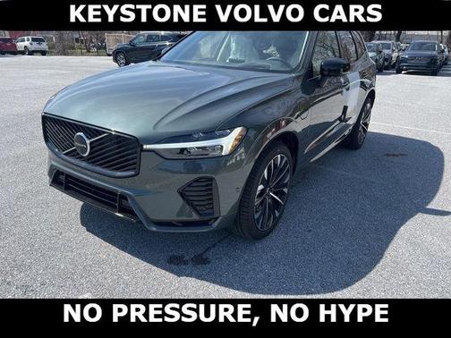 Forest Green 2026 Volvo XC60 Plug-In Hybrid T8 Ultra