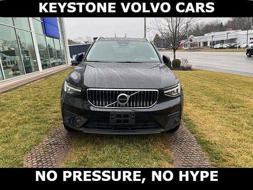 2025 Volvo XC40 Core