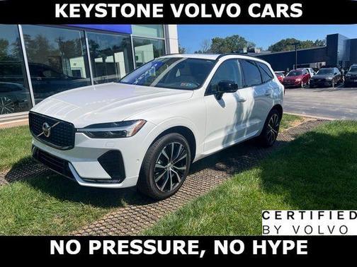 Crystal White 2024 Volvo XC60 B5 Plus Dark Theme