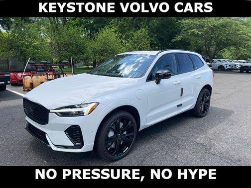 Crystal White 2026 Volvo XC60 Plug-In Hybrid T8 Ultra Black Edition