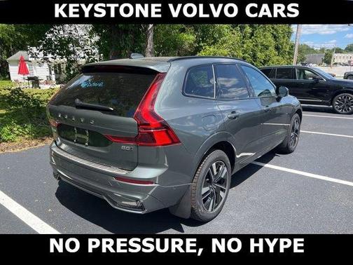 Forest Green 2026 Volvo XC60 B5 Plus