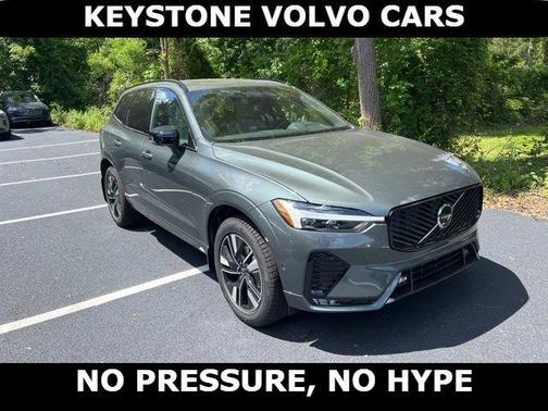 Forest Green 2026 Volvo XC60 B5 Plus