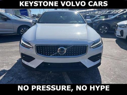 2025 Volvo V60 Cross Country B5 Plus