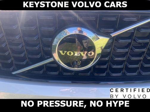 Crystal White 2026 Volvo XC40 B5 Plus