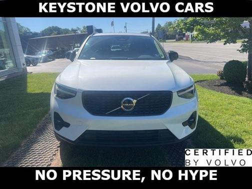 Crystal White 2026 Volvo XC40 B5 Plus