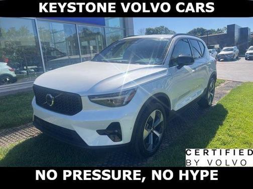 Crystal White 2026 Volvo XC40 B5 Plus