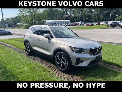 2025 Volvo XC40 B5 Core Bright Theme