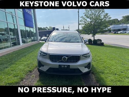 2025 Volvo XC40 B5 Core Bright Theme