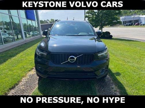 Black 2019 Volvo XC40 T5 R-Design