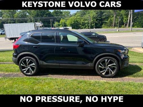 Black 2019 Volvo XC40 T5 R-Design