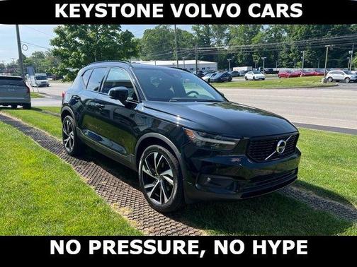 Black 2019 Volvo XC40 T5 R-Design