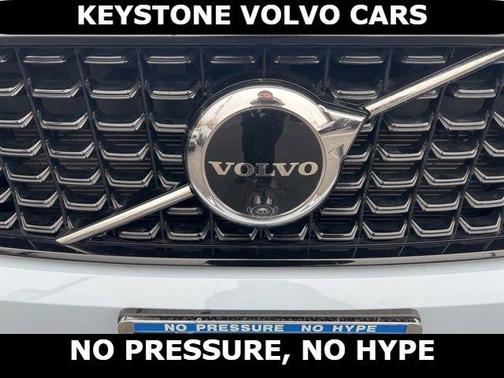 2025 Volvo XC40 B5 Plus Dark Theme