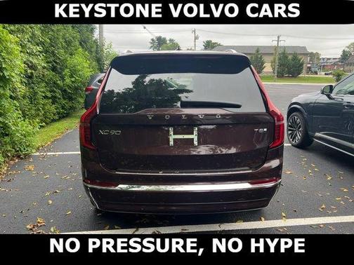 Mulberry Red 2026 Volvo XC90 Plug-In Hybrid T8 Plus 7-Seater