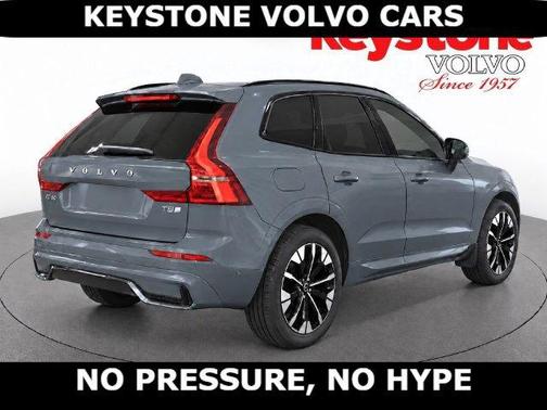 Forest Green 2027 Volvo XC60 T8 PLUS