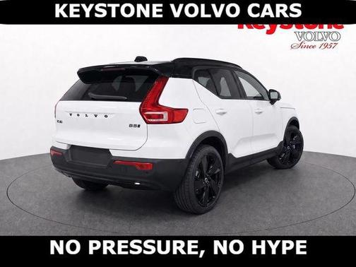 Crystal White 2026 Volvo XC40 B5 Ultra Black Edition