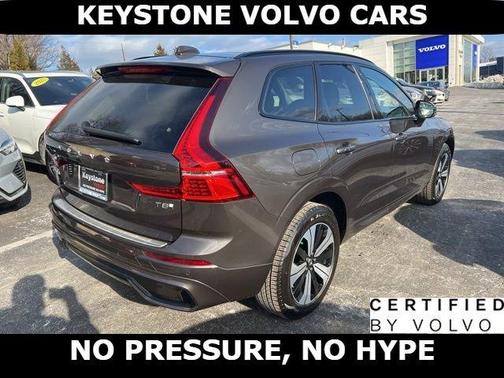 Platinum Gray 2025 Volvo XC60 Plug-In Hybrid T8 Core