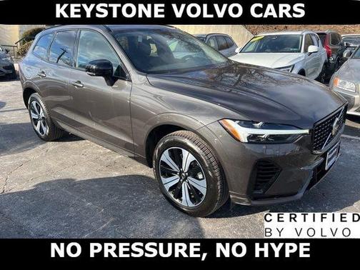 Platinum Gray 2025 Volvo XC60 Plug-In Hybrid T8 Core