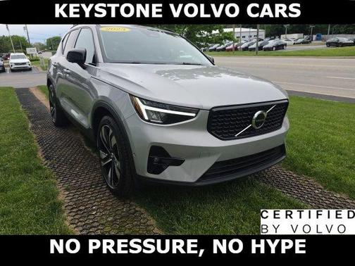 Silver 2023 Volvo XC40 B5 Plus Dark Theme