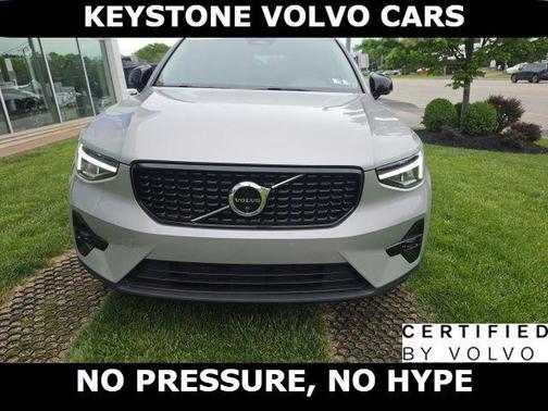 Silver 2023 Volvo XC40 B5 Plus Dark Theme