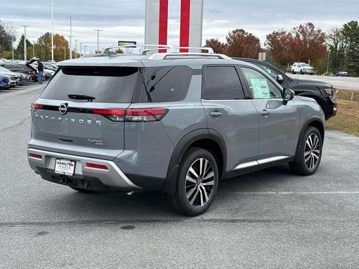 2025 Nissan Pathfinder Platinum 4WD