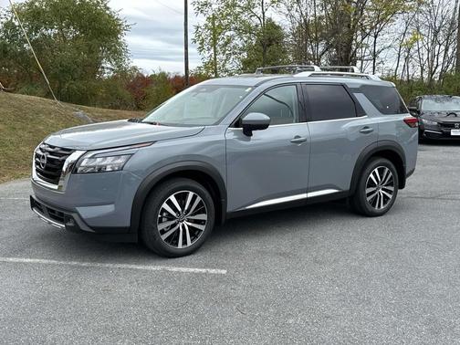 2025 Nissan Pathfinder Platinum 4WD