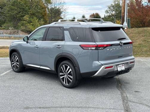 2025 Nissan Pathfinder Platinum 4WD