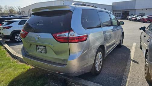 2017 Toyota Sienna XLE