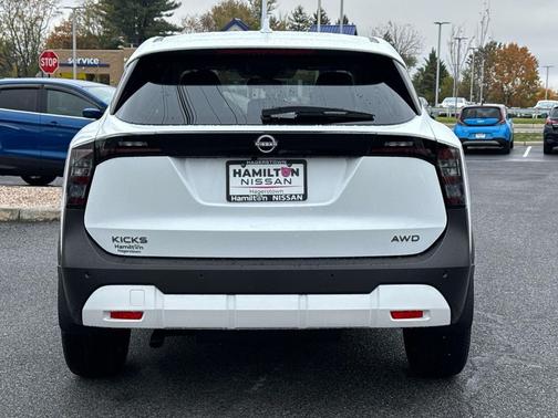 2025 Nissan Kicks SV