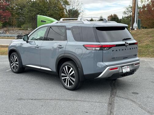 2025 Nissan Pathfinder Platinum 4WD