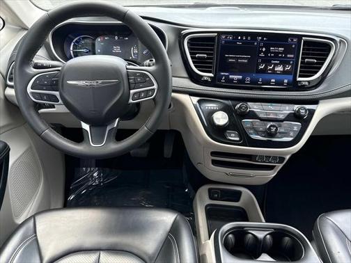 2023 Chrysler Pacifica Hybrid Touring L